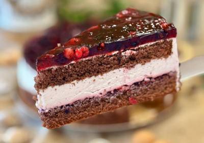 Jogurtová torta s lesným ovocím 
12ks - 1560g